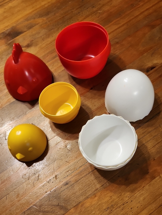Fred Other - Chicken and Egg Nesting Measuring Cups